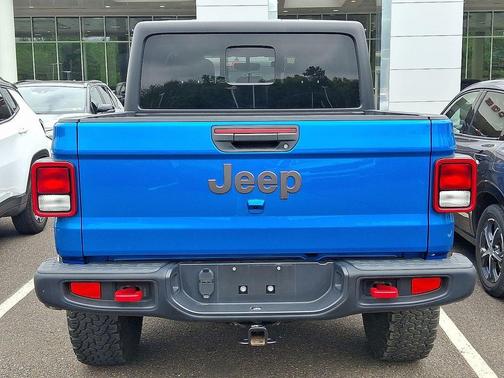 Hydro Blue Pearlcoat 2022 Jeep Gladiator Rubicon