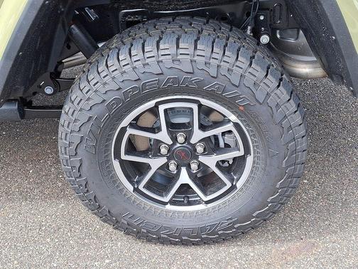 Shadow 2026 Jeep Gladiator Shadow Ops