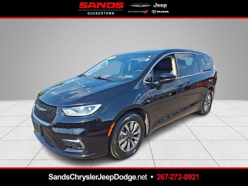 Diamond Black 2024 Chrysler Pacifica Hybrid Select