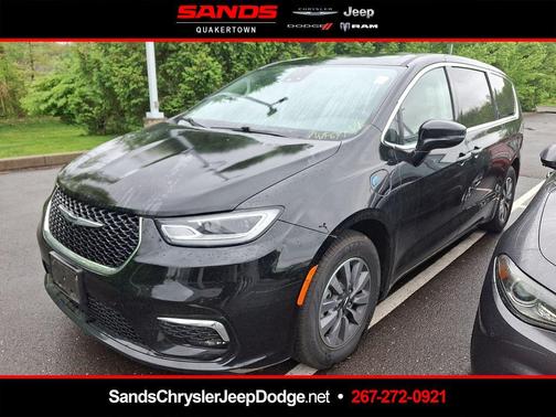 Diamond Black 2024 Chrysler Pacifica Hybrid Select
