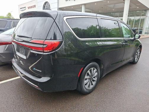 Diamond Black 2024 Chrysler Pacifica Hybrid Select