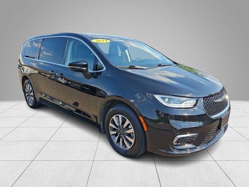Diamond Black 2024 Chrysler Pacifica Hybrid Select