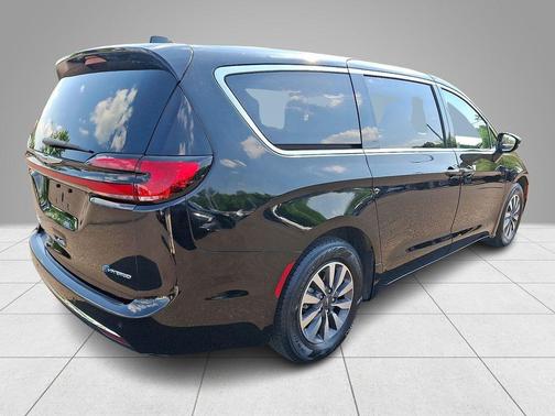 Diamond Black 2024 Chrysler Pacifica Hybrid Select