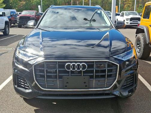 Mythos Black Metallic 2023 Audi Q8 55 Premium Plus