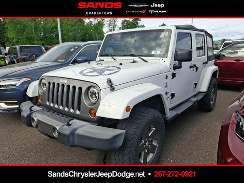 Bright White Clearcoat 2013 Jeep Wrangler Unlimited Sport