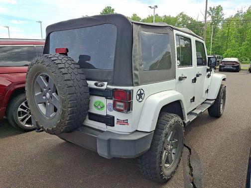 Bright White Clearcoat 2013 Jeep Wrangler Unlimited Sport