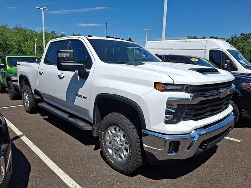 Summit White 2024 Chevrolet Silverado 3500 LT