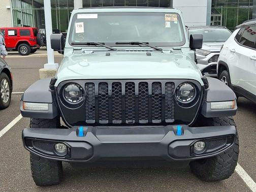 Earl Clearcoat 2023 Jeep Wrangler 4xe Base