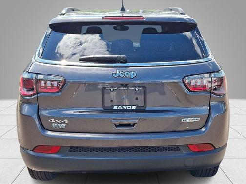 Granite Crystal Clearcoat Metallic 2023 Jeep Compass Latitude Lux