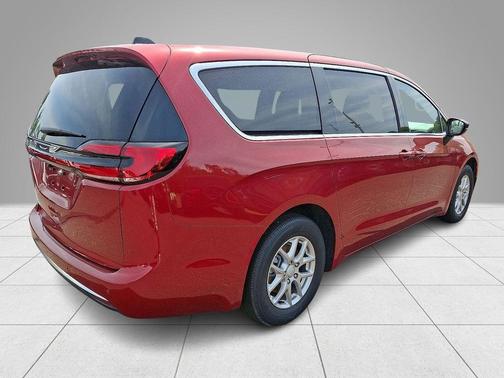 PR6 2027 Chrysler Pacifica SELECT