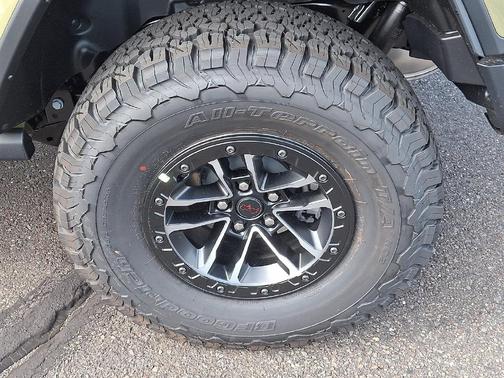 41 DISC 2027 Jeep Wrangler Rubicon X