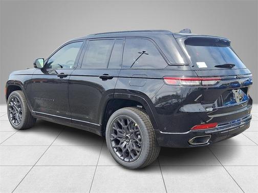 2025 Jeep Grand Cherokee Summit