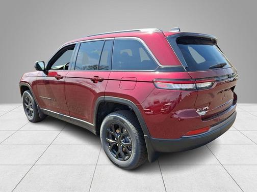 Velvet Red Pearlcoat 2026 Jeep Grand Cherokee Laredo