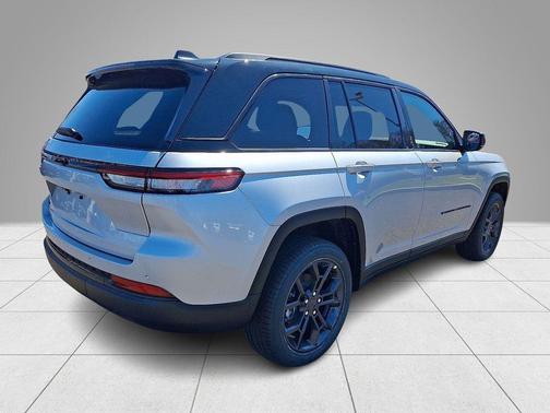 Silver Zynith 2025 Jeep Grand Cherokee Limited