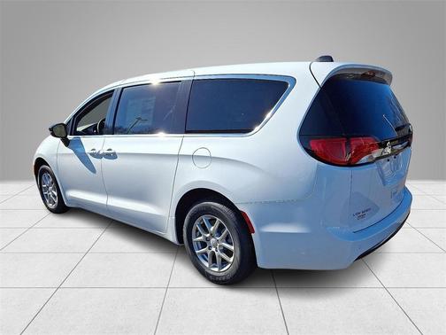 2026 Chrysler Voyager LX