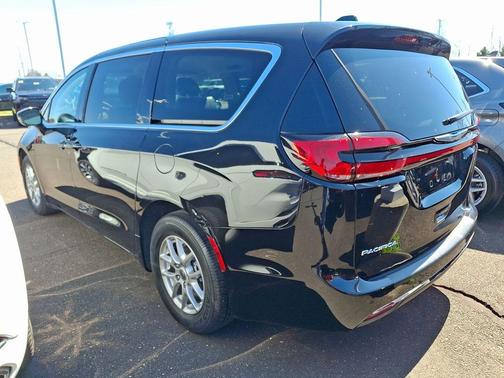 Diamond Black 2024 Chrysler Pacifica Touring-L