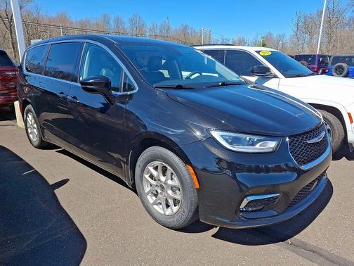 Diamond Black 2024 Chrysler Pacifica Touring-L