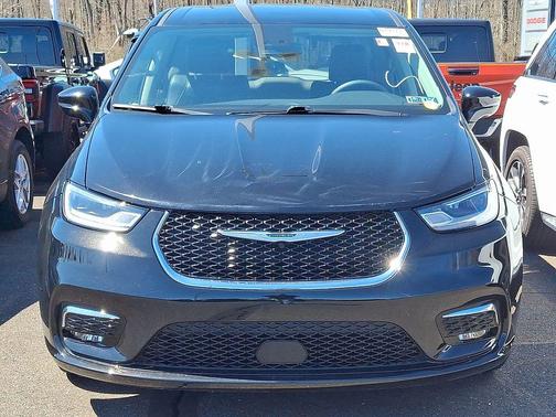 Diamond Black 2024 Chrysler Pacifica Touring-L