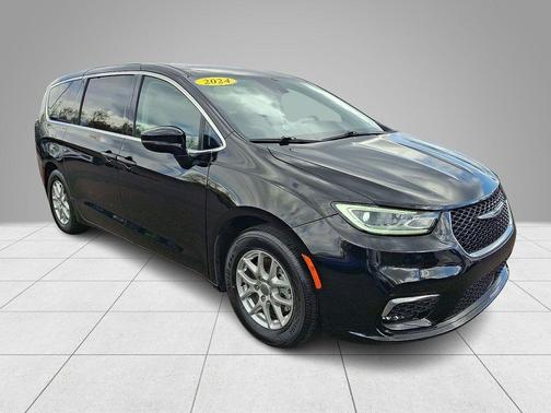 Diamond Black 2024 Chrysler Pacifica Touring-L