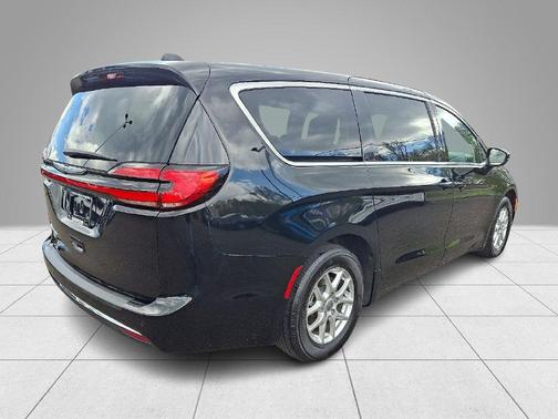 Diamond Black 2024 Chrysler Pacifica Touring-L