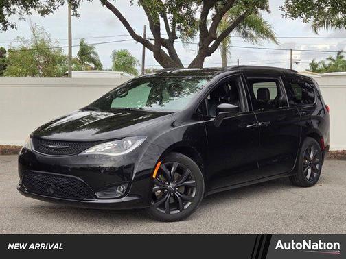 2020 Chrysler Pacifica Touring-L Plus