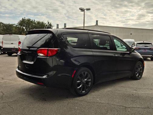 2020 Chrysler Pacifica Touring-L Plus