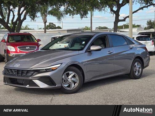 2025 Hyundai ELANTRA SE