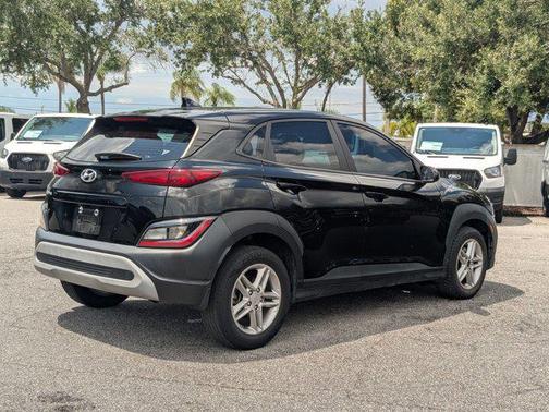 2022 Hyundai KONA SE
