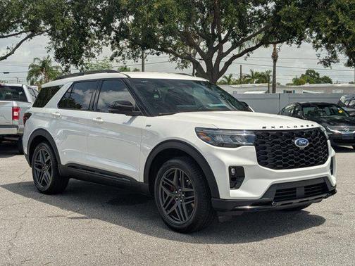 2025 Ford Explorer ST-Line