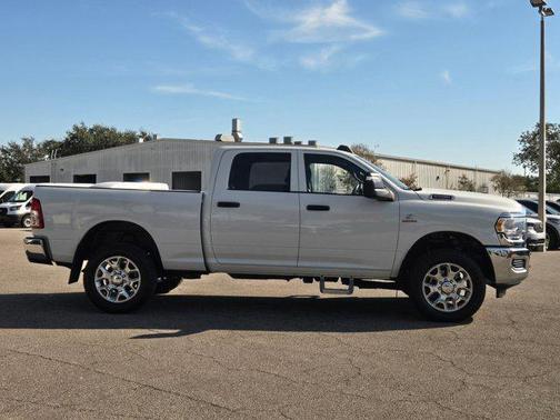 2024 RAM 2500 Tradesman Crew Cab 4x4 6'4' Box