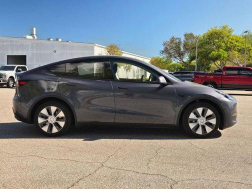 Silver/Gray 2023 Tesla Model Y Long Range Dual Motor All-Wheel Drive