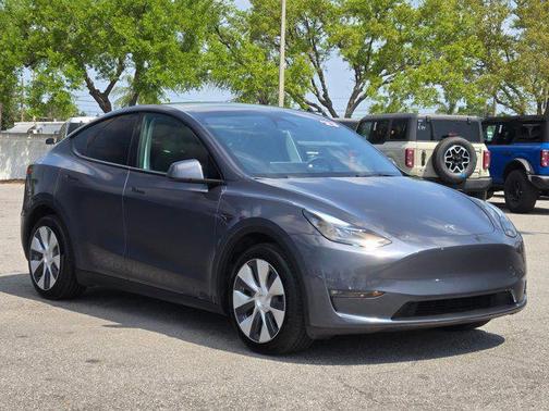 Silver/Gray 2023 Tesla Model Y Long Range Dual Motor All-Wheel Drive