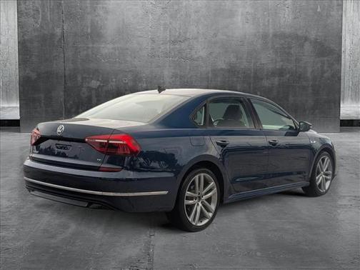 2018 Volkswagen Passat 2.0T R-Line