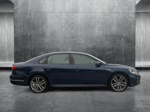 2018 Volkswagen Passat 2.0T R-Line