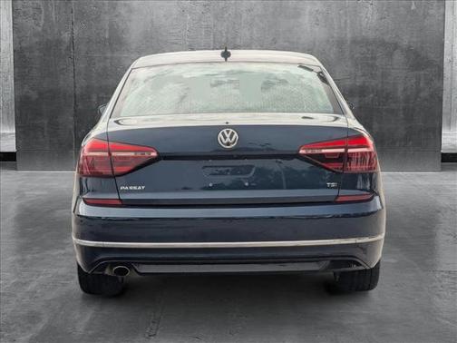 2018 Volkswagen Passat 2.0T R-Line