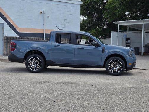 Azure Gray Metallic Tri-Coat 2026 Ford Maverick Lariat
