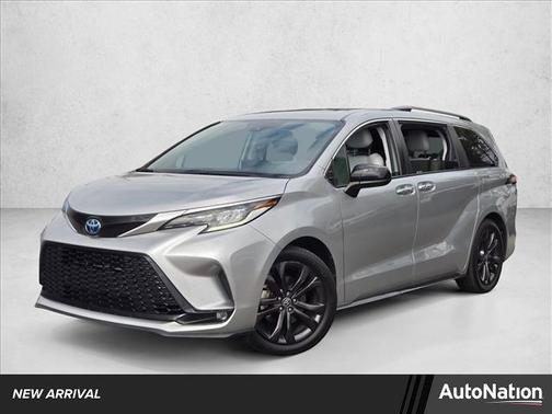 2022 Toyota Sienna XSE 7 Passenger