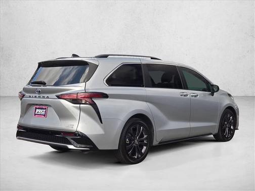 2022 Toyota Sienna XSE 7 Passenger