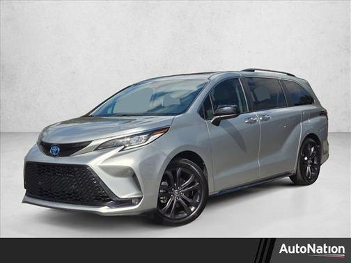 2022 Toyota Sienna XSE 7 Passenger