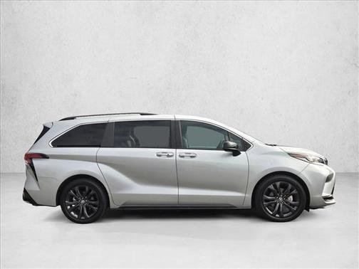 2022 Toyota Sienna XSE 7 Passenger