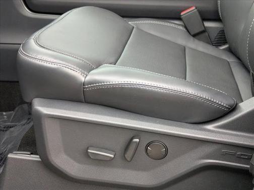 Agate Black Metallic 2026 Ford Expedition Platinum