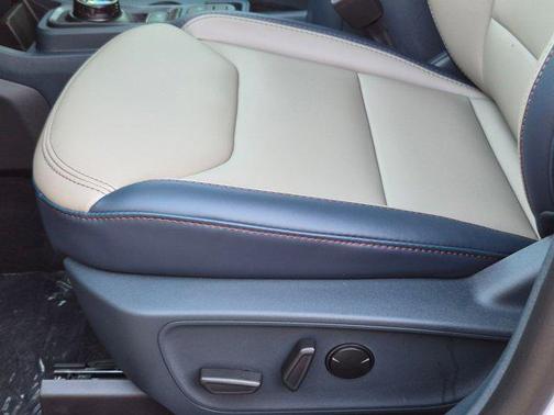 Space White Metallic 2026 Ford Maverick Lariat