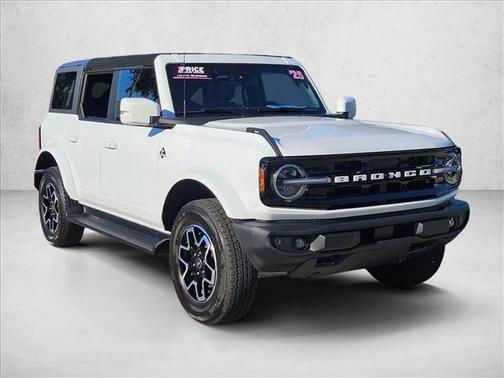 Oxford White 2025 Ford Bronco Outer Banks