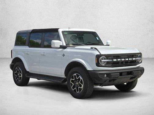 Oxford White 2025 Ford Bronco Outer Banks