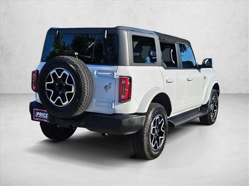 Oxford White 2025 Ford Bronco Outer Banks