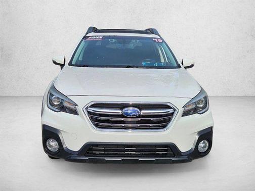 Crystal White Pearl 2019 Subaru Outback 3.6R Limited