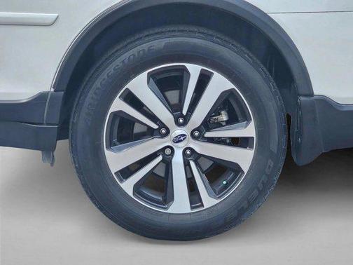 Crystal White Pearl 2019 Subaru Outback 3.6R Limited