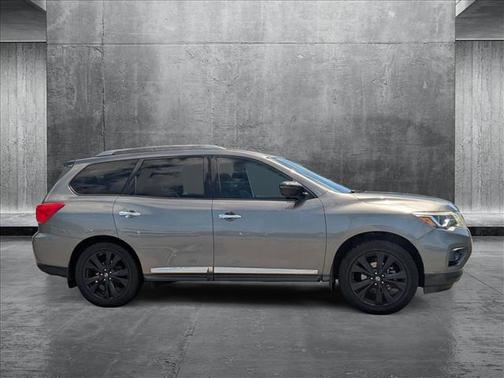 2017 Nissan Pathfinder Platinum