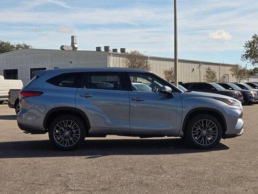 2023 Toyota Highlander Platinum
