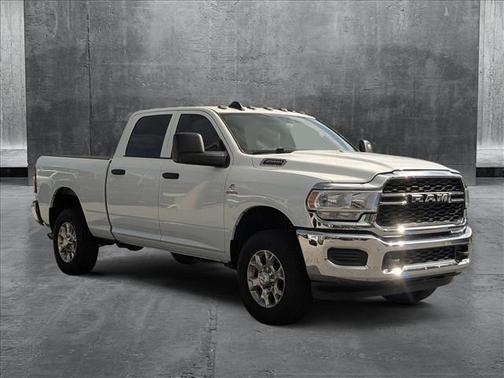 2024 RAM 2500 Tradesman Crew Cab 4x4 6'4' Box